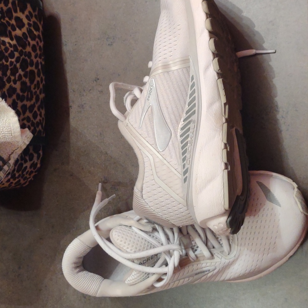 Brooks Tennis shoes